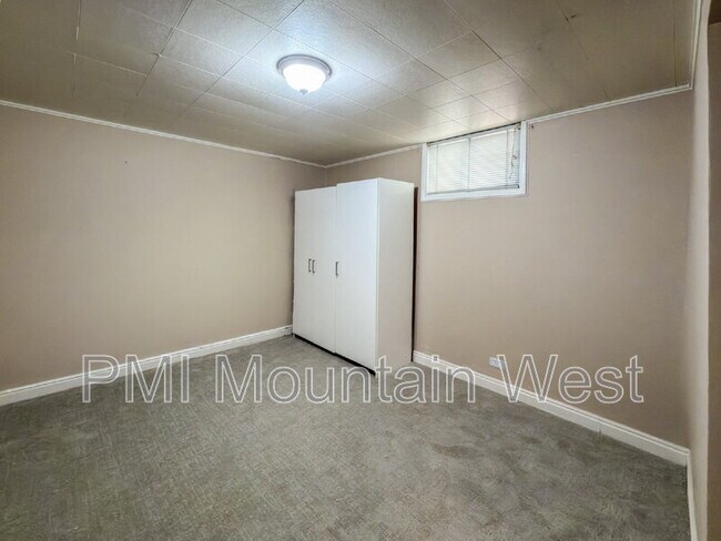 Building Photo - 282 E 650 N
