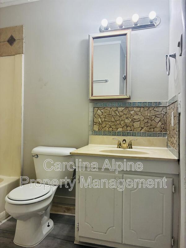 Building Photo - 409 Morton St