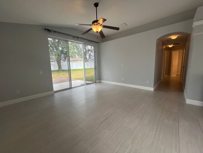 Building Photo - 4/2 in Gated Casselberry Community