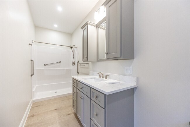 Building Photo - 15 Warren St