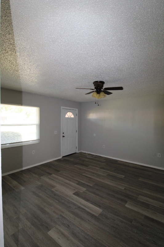 Building Photo - 2105 Blossom Ct
