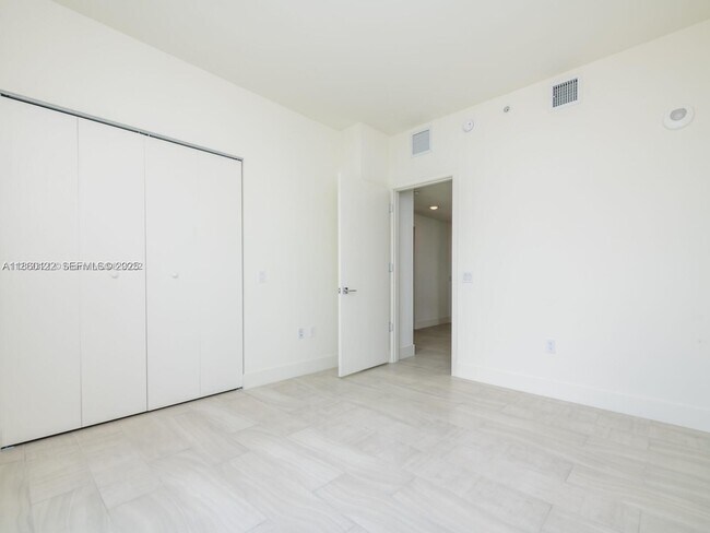 Building Photo - 2000 Metropica Wy