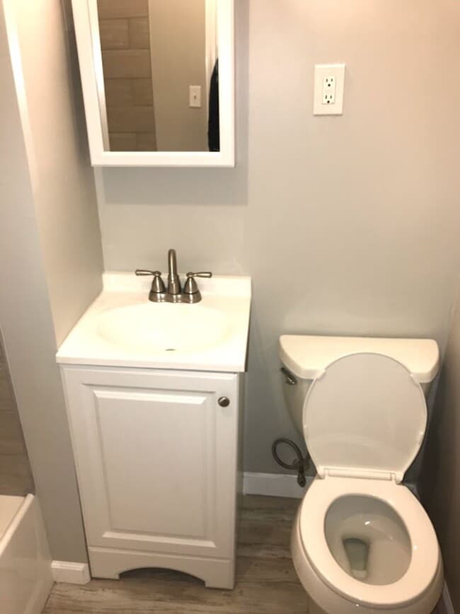 Building Photo - UPDATED 1 BEDROOM, 1 BATH HOME + OFFICE IN...