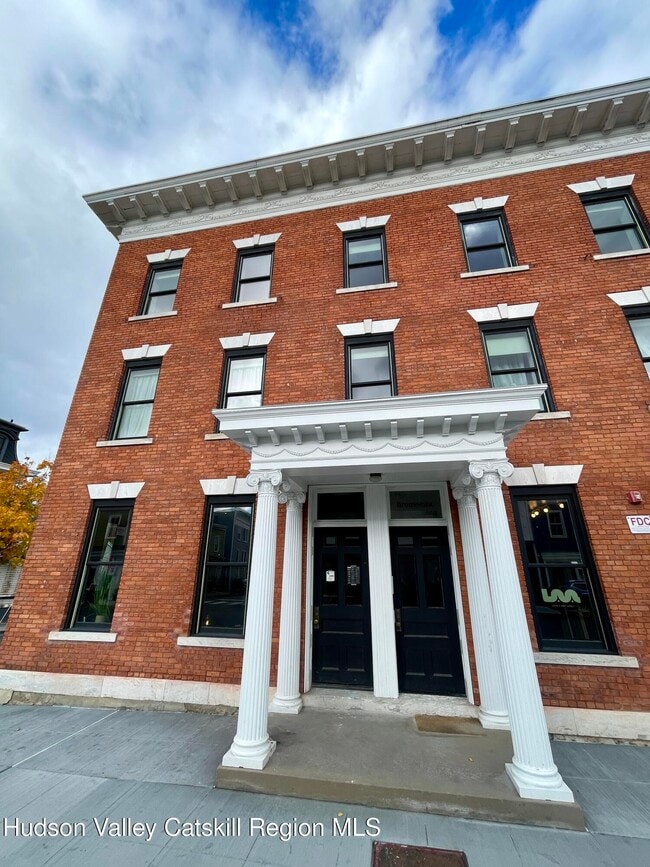 Building Photo - 202 Warren St