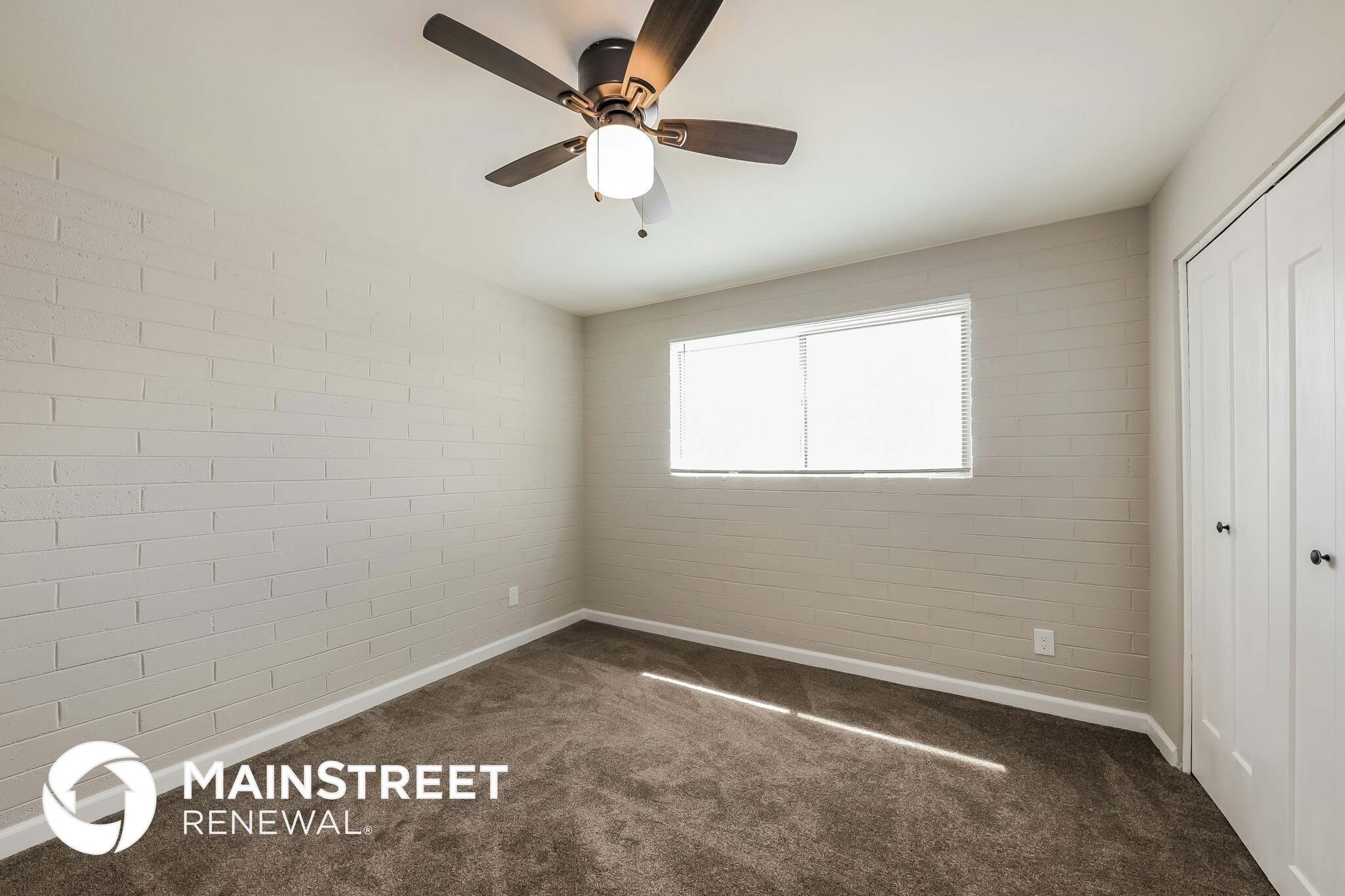 Building Photo - 1328 E Christy Dr