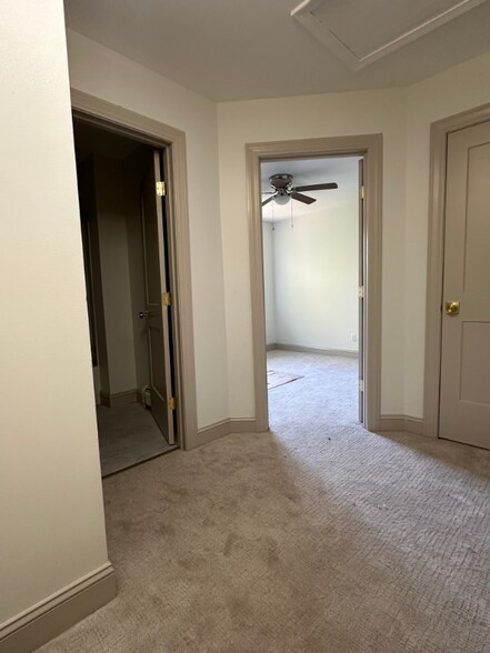 Building Photo - 46 Foxwood Cir