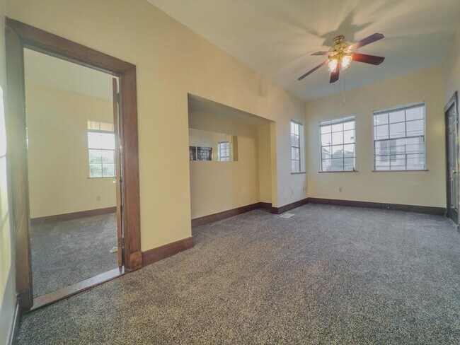 Building Photo - 2229 Napoleon Ave