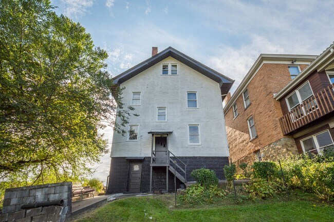 Building Photo - 1024 Steuben St
