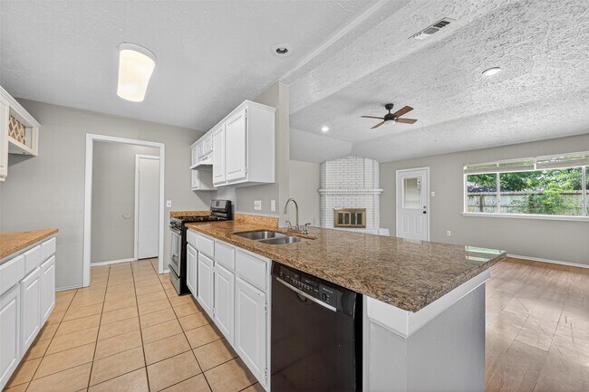 Building Photo - 2310 Woodwind Dr