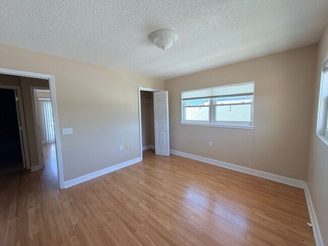 Building Photo - 342 Tarpon Ave