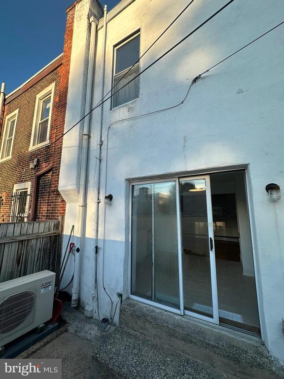 Building Photo - 504 S 25th St