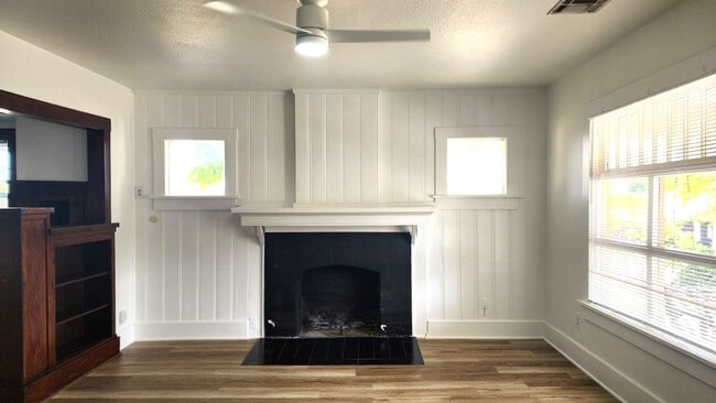 Building Photo - 2 BED 1 BATH CENTRAL PARK ADDITION NEAR PA...