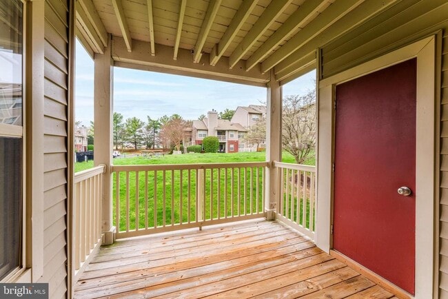 Building Photo - 1719 Ascot Way