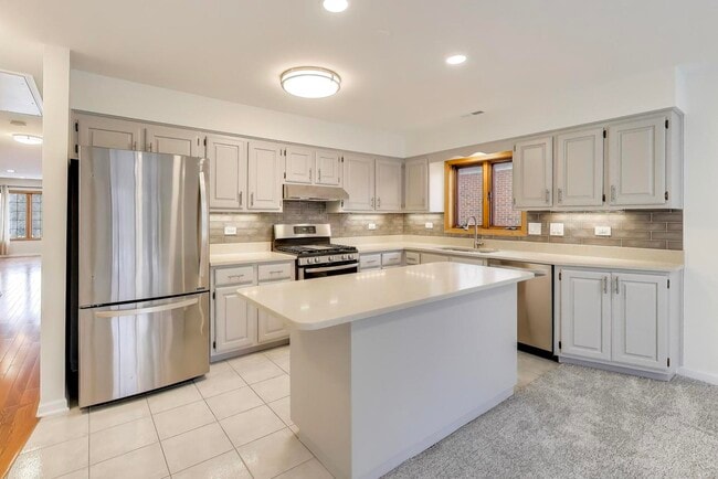 Building Photo - 1209 E Davis St