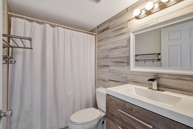Building Photo - 4310 Village D Dr