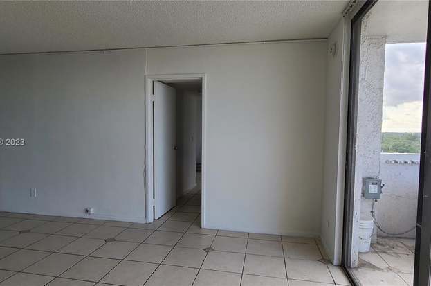 Building Photo - 13499 Biscayne Blvd