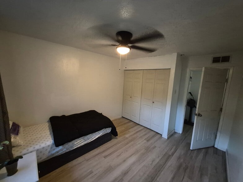 Building Photo - 1533 Bosque Dr