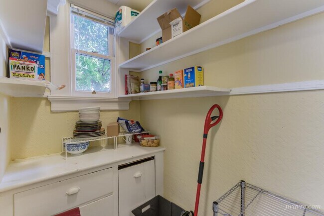 Building Photo - 426 Cole St