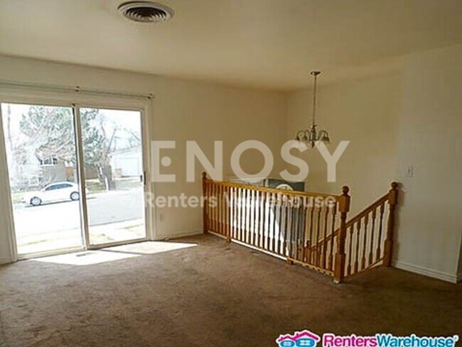 Building Photo - 327 Leona Dr
