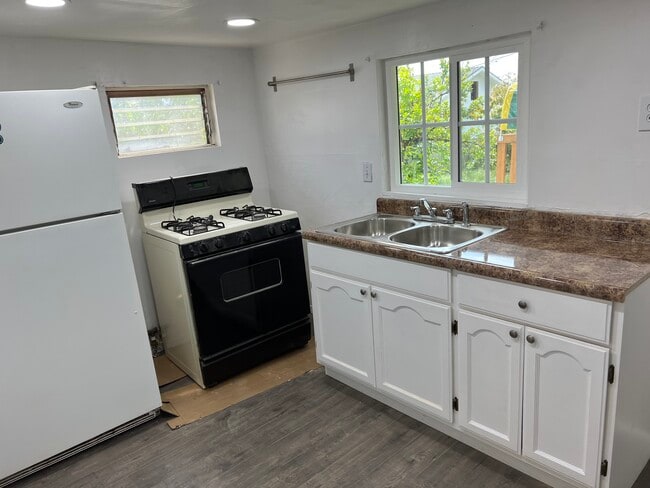 Building Photo - 1437 Highland Ave