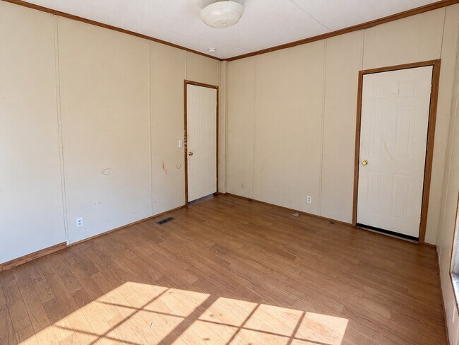 Building Photo - 3 Bed/2 Bath - Unit 204 Gaither