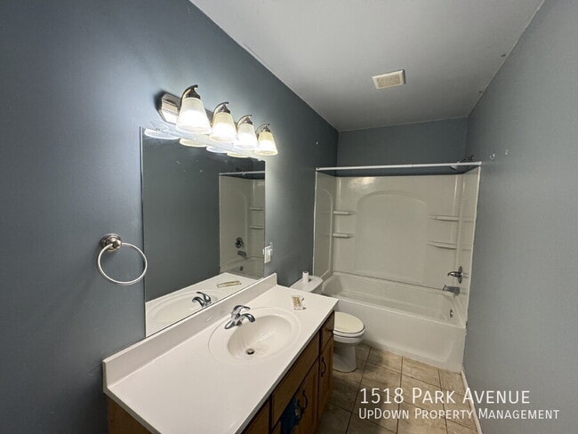 Building Photo - 1518 Park Ave