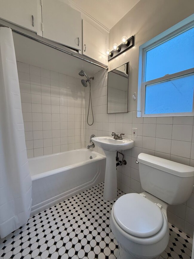 Building Photo - North Park 2/2+ Bonus room, garage and rea...
