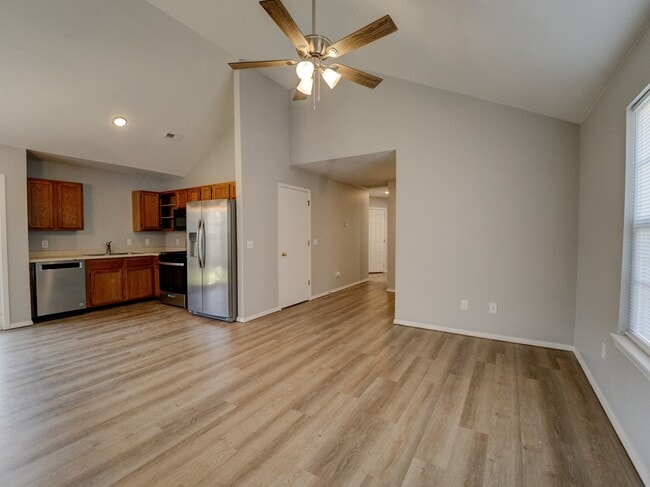 Building Photo - 344 Grant Springs Dr