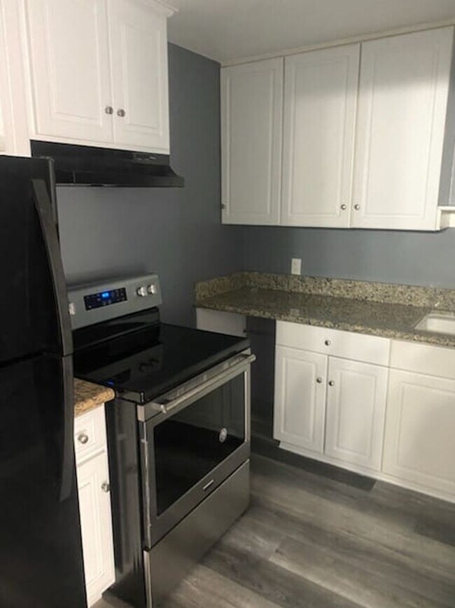 Interior Photo - 5505 Ackerfield Ave. Long Beach, CA 90805