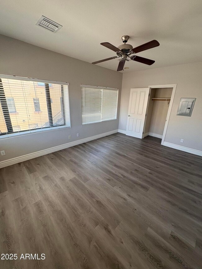 Building Photo - 545 E Willetta St