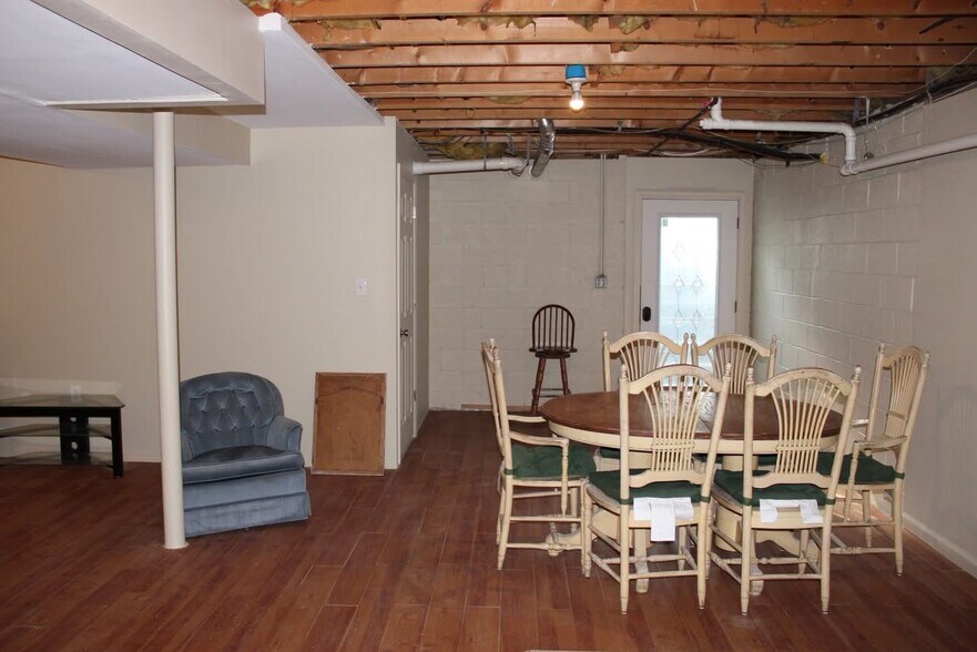 Building Photo - 797 Elk Mills Rd