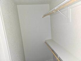 Building Photo - 108 1/2 Surrey Ln 700A