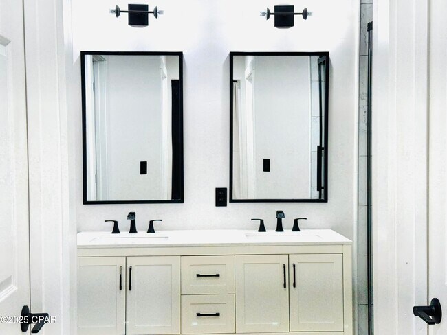 Building Photo - 205 Covington St