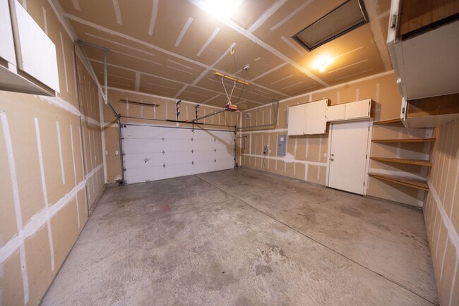Building Photo - 4 Bedroom house in Hazel Dell - AC, large ...