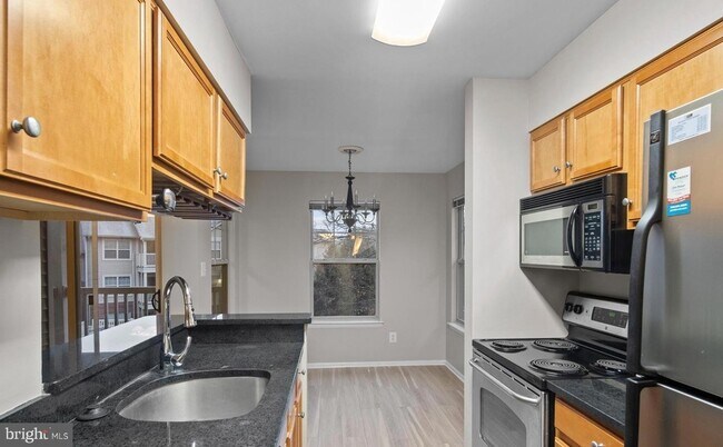 Building Photo - 1700 Ascot Way