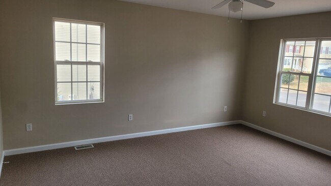 Building Photo - Spacious Home In Garner