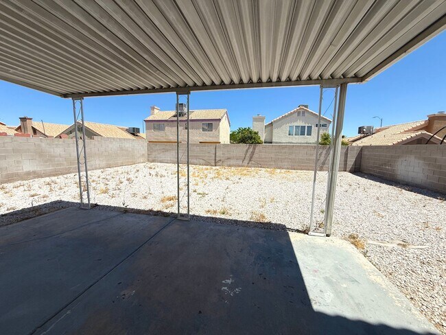 Building Photo - GORGEOUS 3BED/2.5BATH SINGLE FAMILY HOME