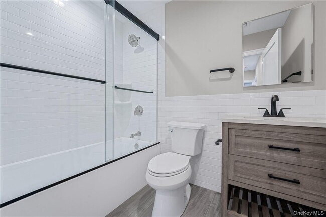 Building Photo - 110 School St