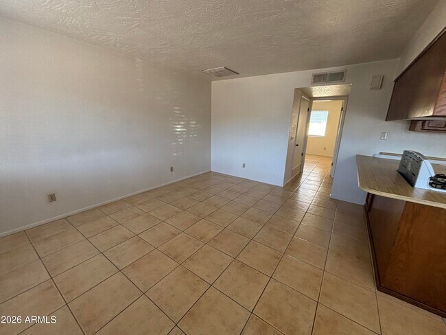 Building Photo - 1628 E Birch St