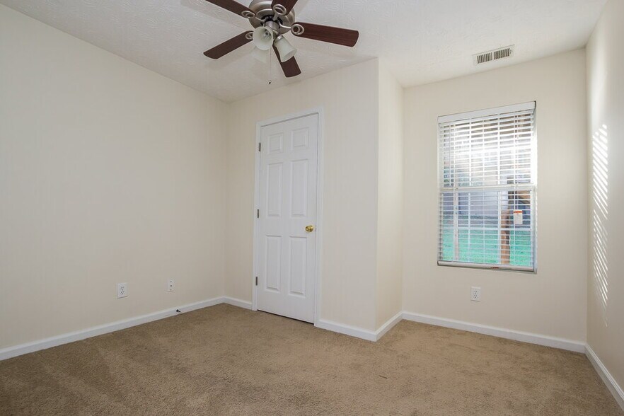 Building Photo - 3714 Crescent Hill Ln