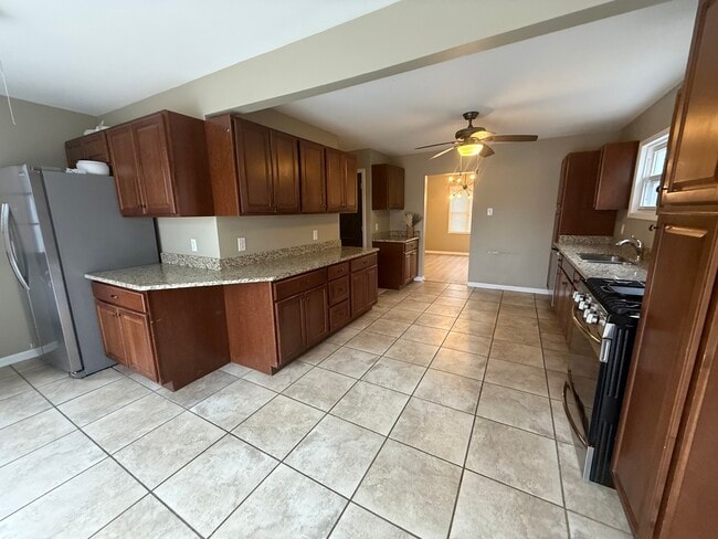 Building Photo - 10S328 Jamie Ln