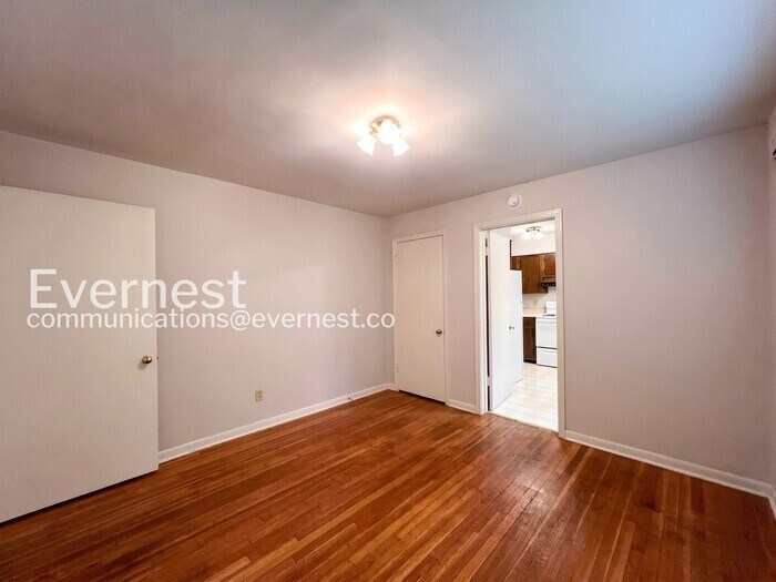Building Photo - 4984 Welchshire Ave