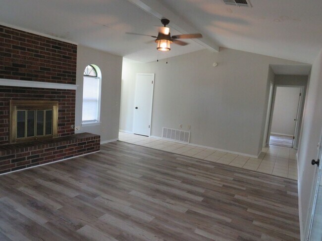 Building Photo - 4101 SW Parkridge Blvd