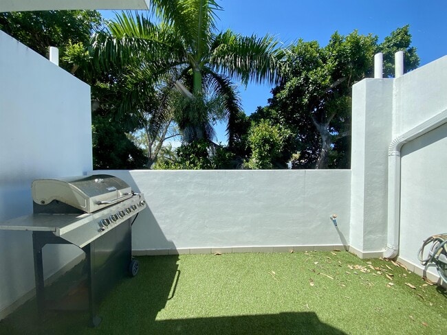 Building Photo - 1600 Michigan Ave