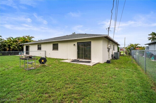 Building Photo - 1413 SE 23rd Pl