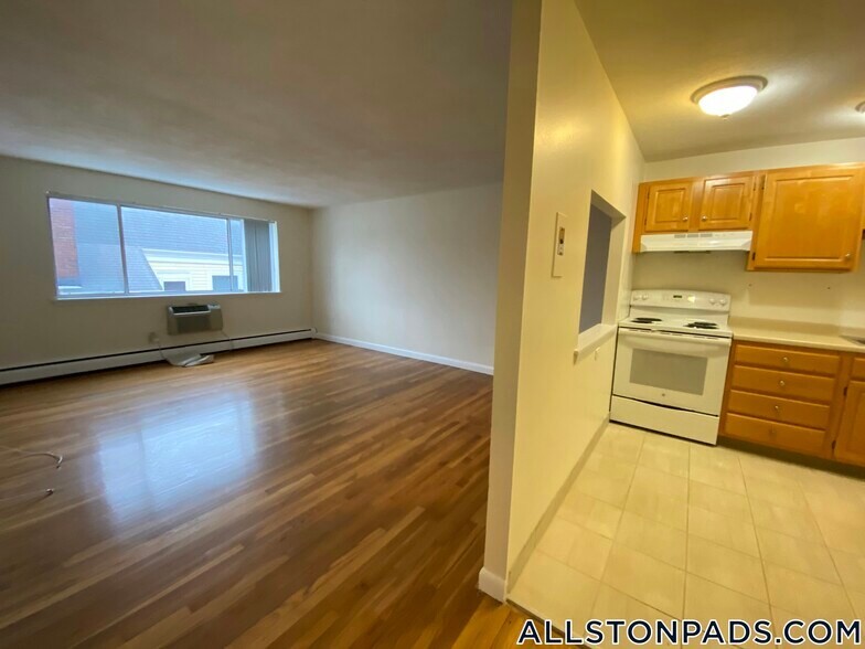 Building Photo - 84 Gardner St