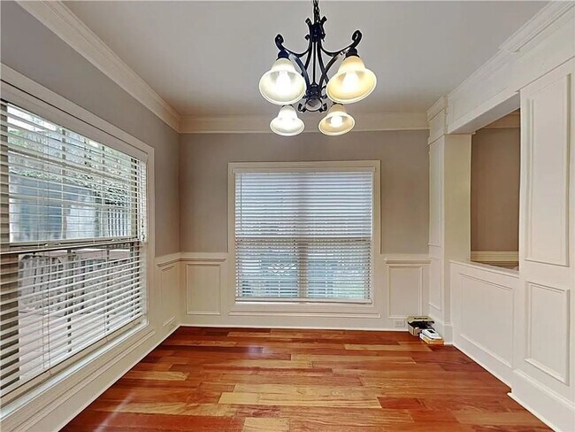 Building Photo - Spacious 4BR House in Decatur