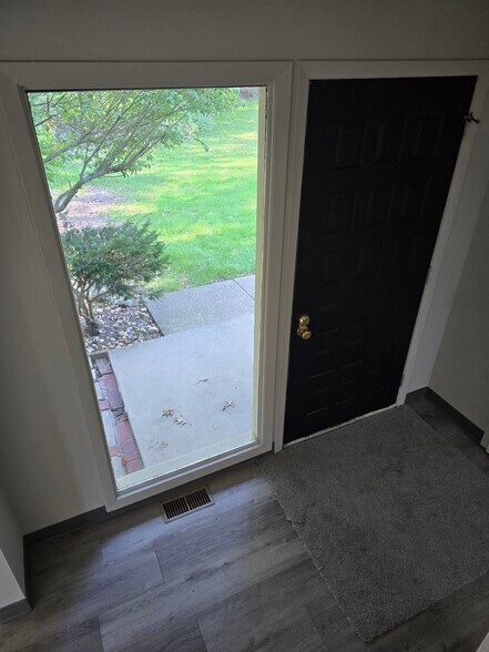 Building Photo - 1282 Gatwick Ct