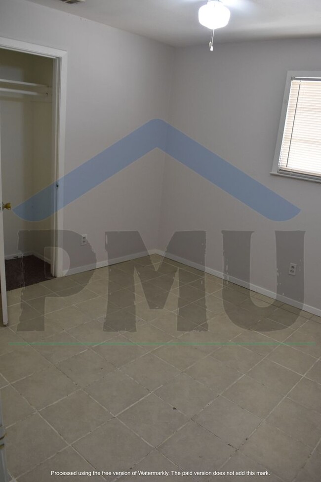 Building Photo - AVAILABLE NOW!!! 3-bed, 2-bath, 2-car gara...