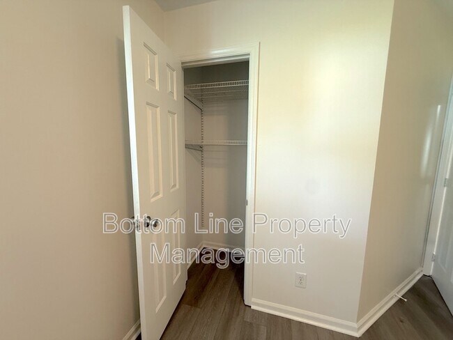 Building Photo - 4013 Inglehurst Dr